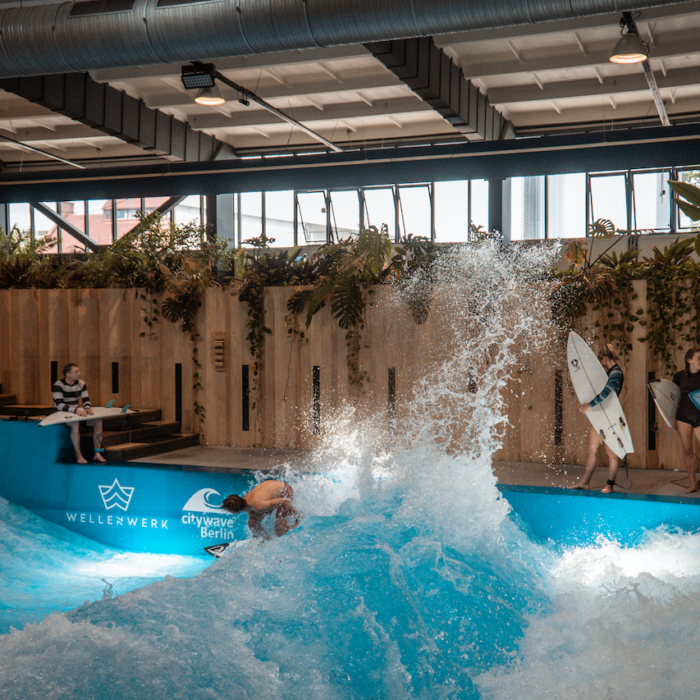 Niki Sandhoff - Flusssurfen - Berlin