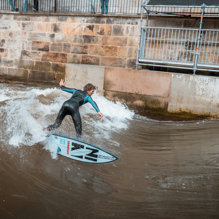 Niki Sandhoff - Flusssurfen - Hannover